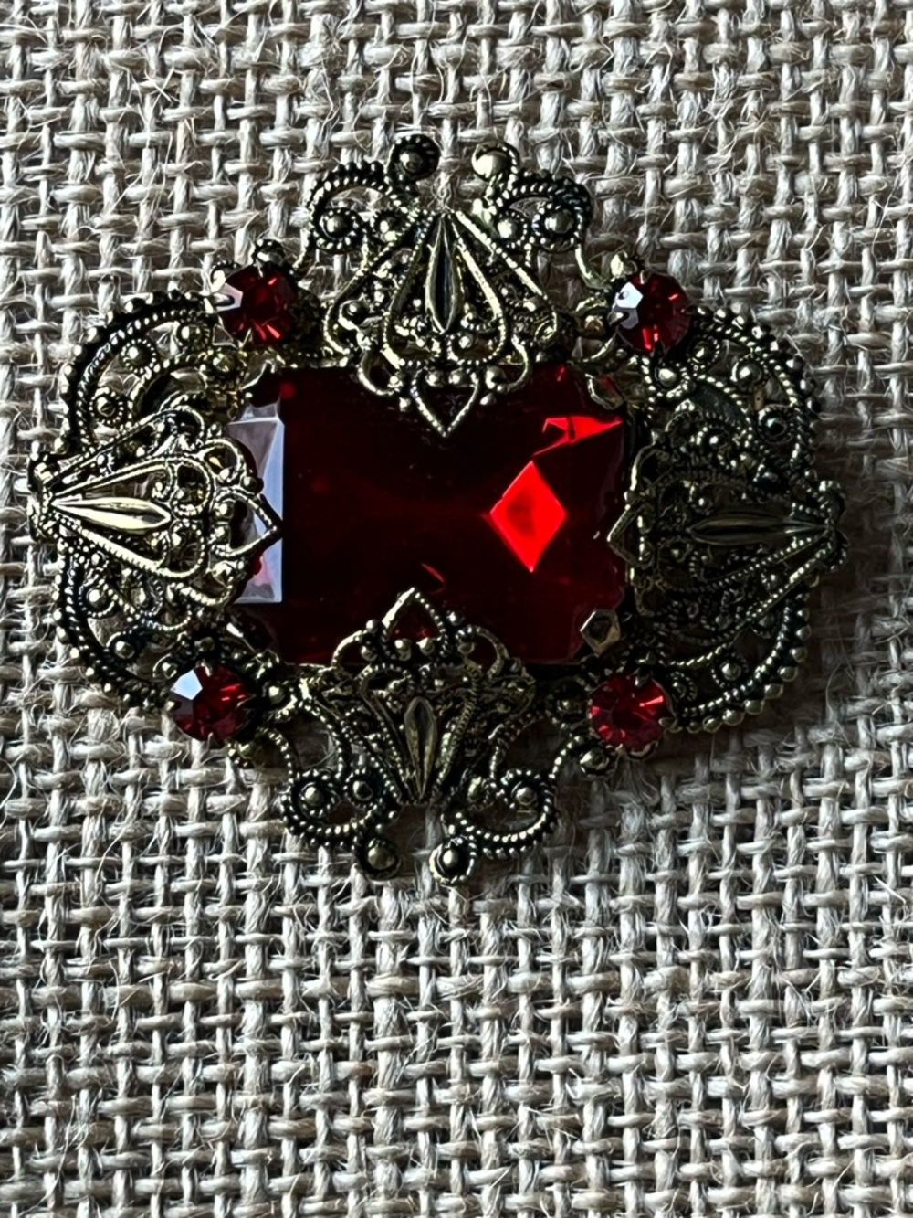 Vintage Czech Glass Art Deco Filigree Brooch